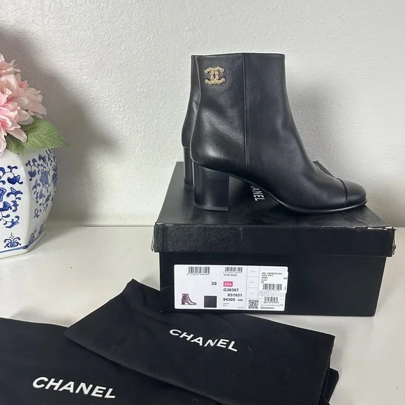 Chanel calfskin ankle boots - Picture 8 of 9